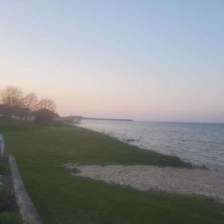 Bayview Lakefront Inn 圣伊尼亚斯 外观 照片