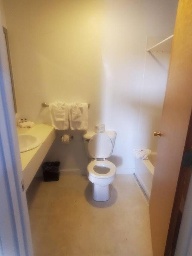 Bayview Lakefront Inn 圣伊尼亚斯 外观 照片