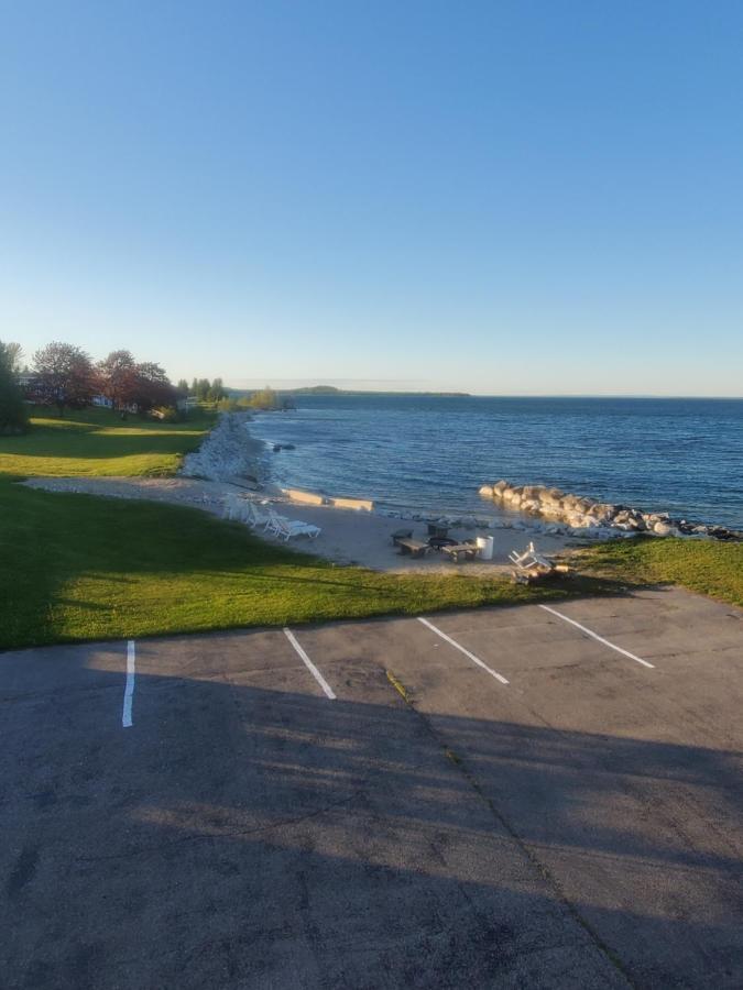Bayview Lakefront Inn 圣伊尼亚斯 外观 照片