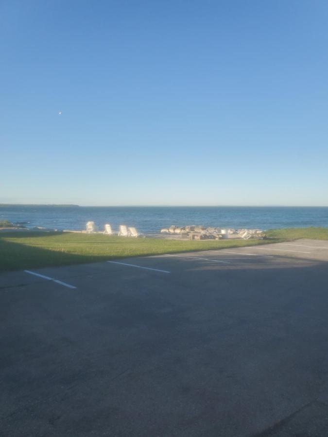 Bayview Lakefront Inn 圣伊尼亚斯 外观 照片