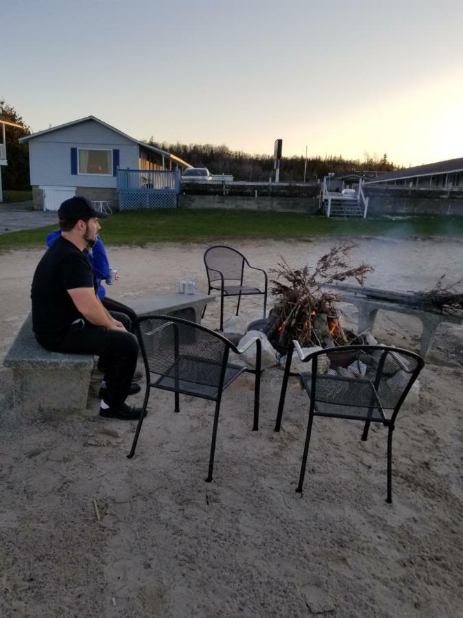 Bayview Lakefront Inn 圣伊尼亚斯 外观 照片